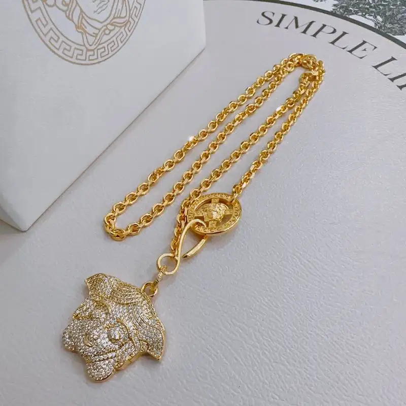 Versace necklace lyx200
